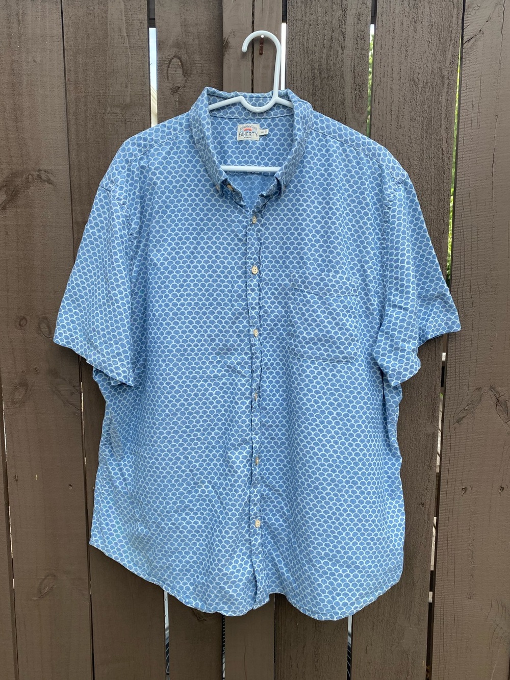 Faherty Short Sleeve Stretch Playa Shirt in Fish Scale Batik Blue size XXL